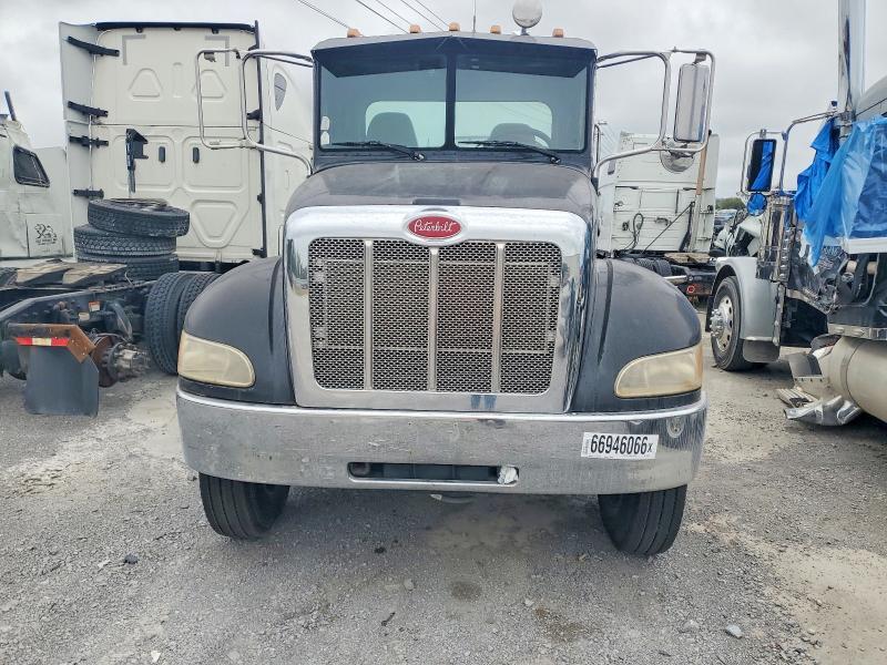 2011 Peterbilt 348