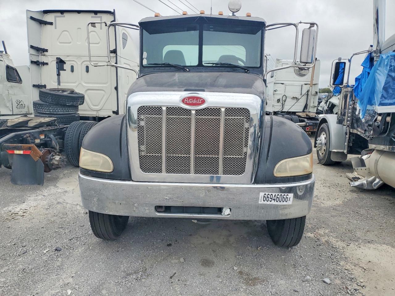 2011 Peterbilt 348