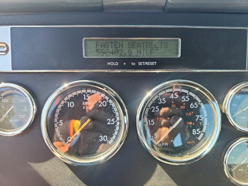 2014 Freightliner Cascadia Semi Truck