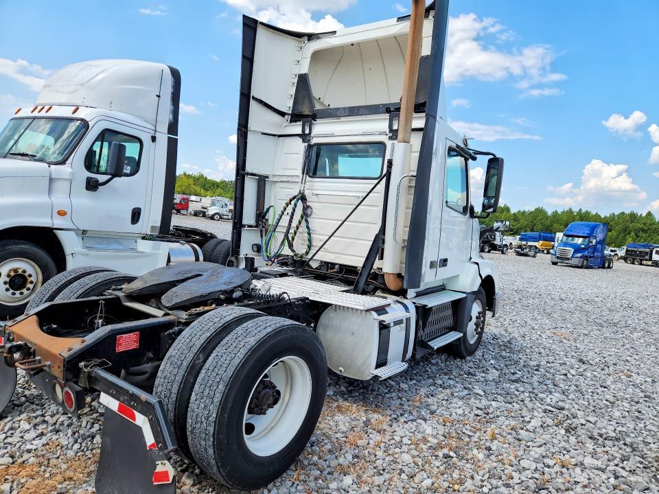2017 Volvo VNL Semi Truck