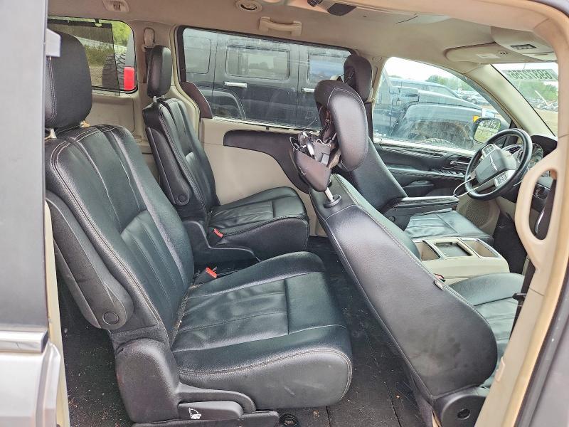 2016 Chrysler Town & Country Touring