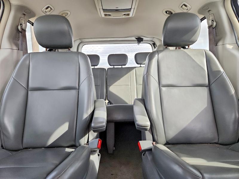2010 Volkswagen Routan SE