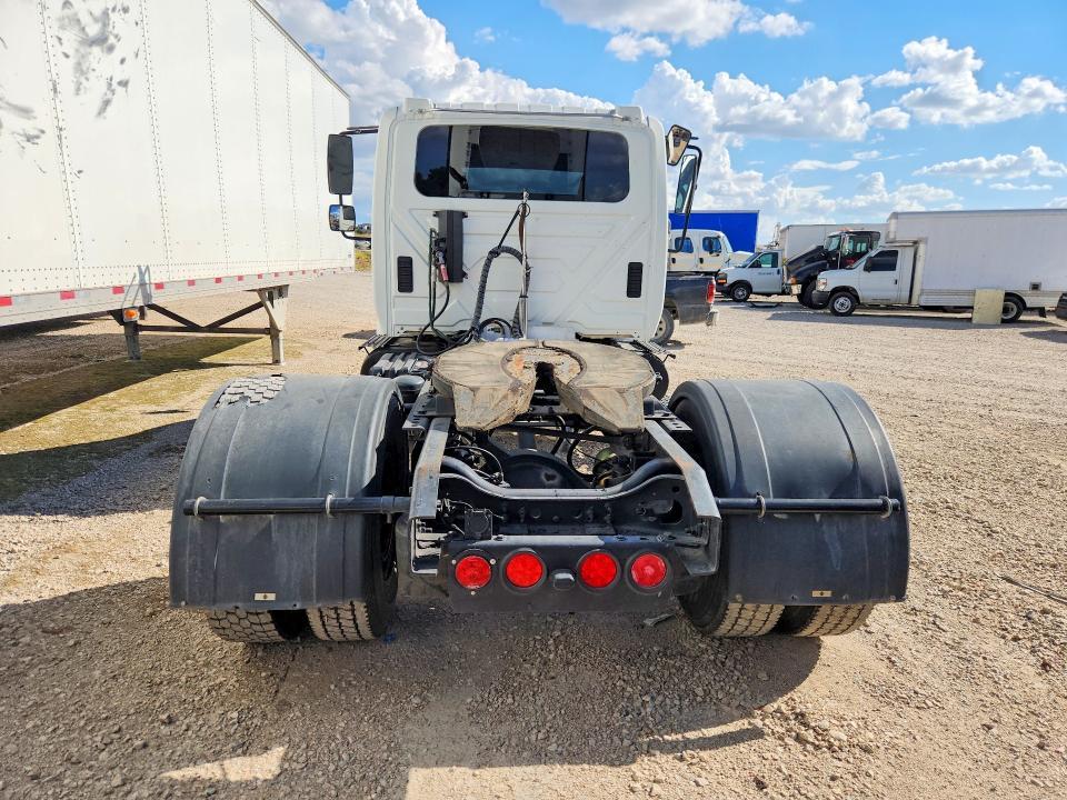 2003 International 4300 Semi Truck