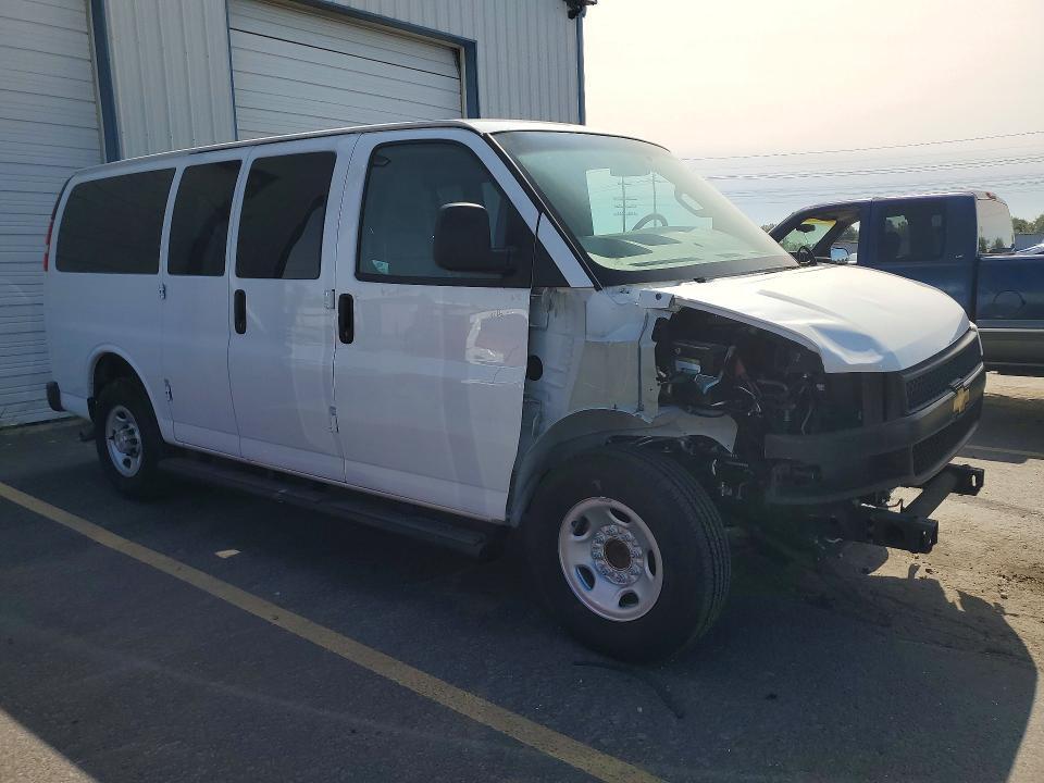 2022 Chevrolet Express G2500 LS