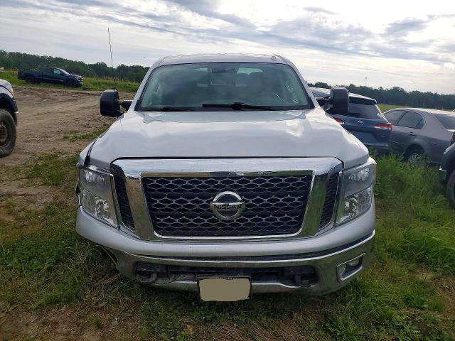 2017 Nissan Titan
