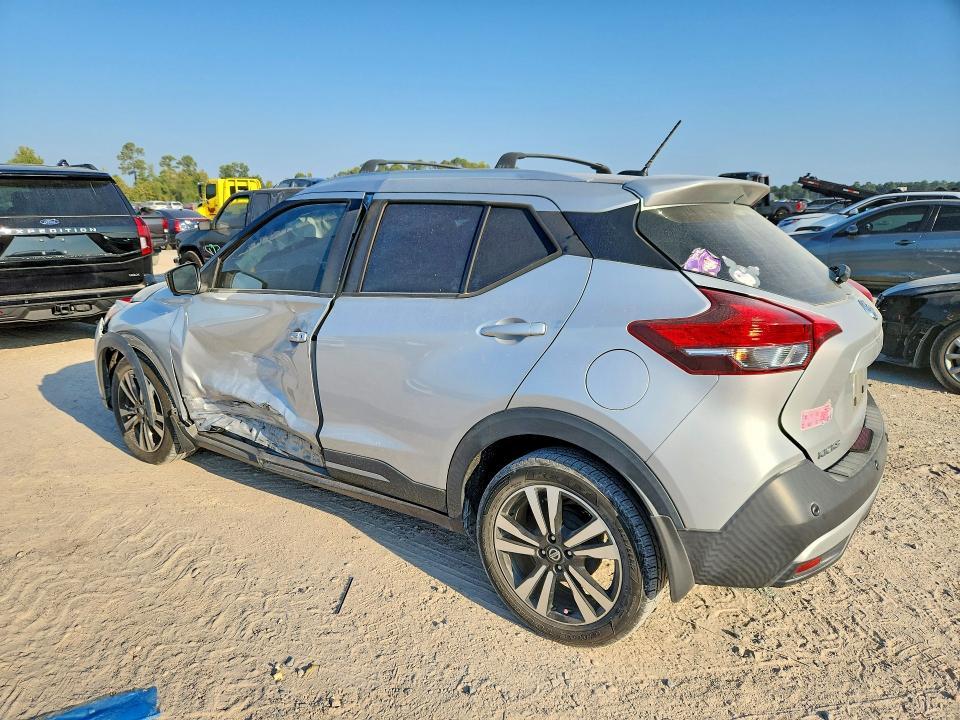 2020 Nissan Kicks SR