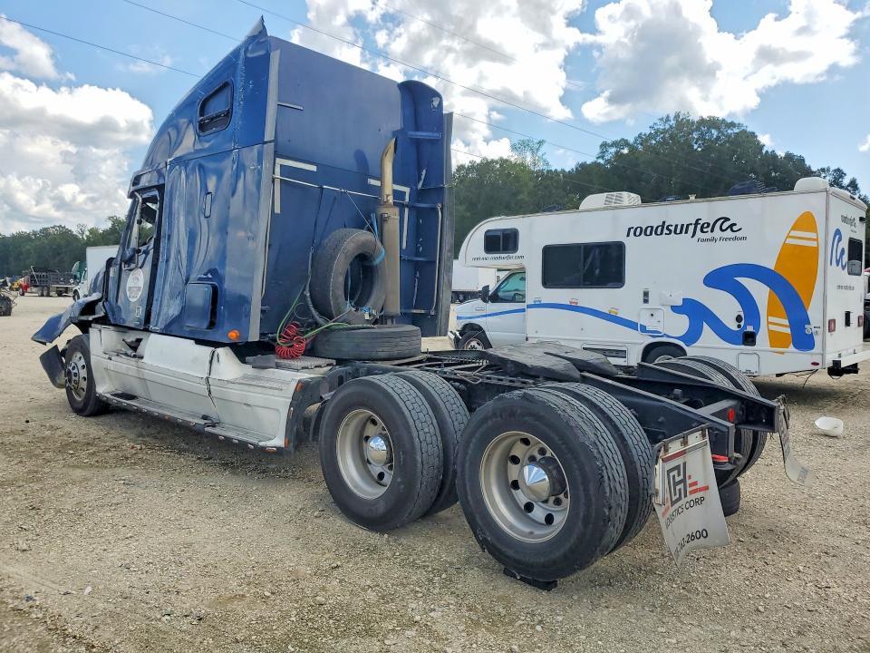 2004 Freightliner Columbia 120 Semi Truck