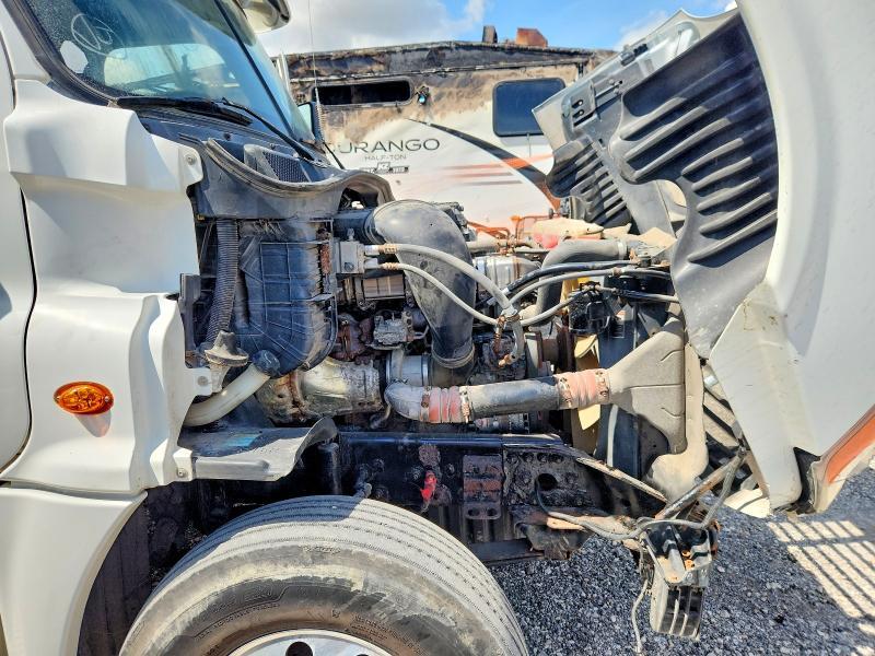 2015 Freightliner Cascadia Semi Truck