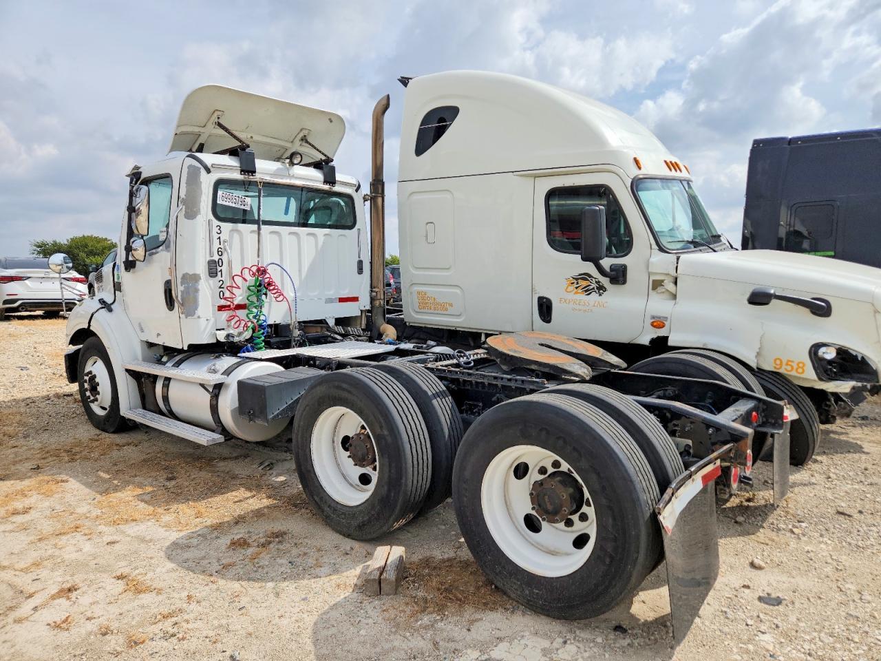 2016 Freightliner M2 112 MED-Semi Truck