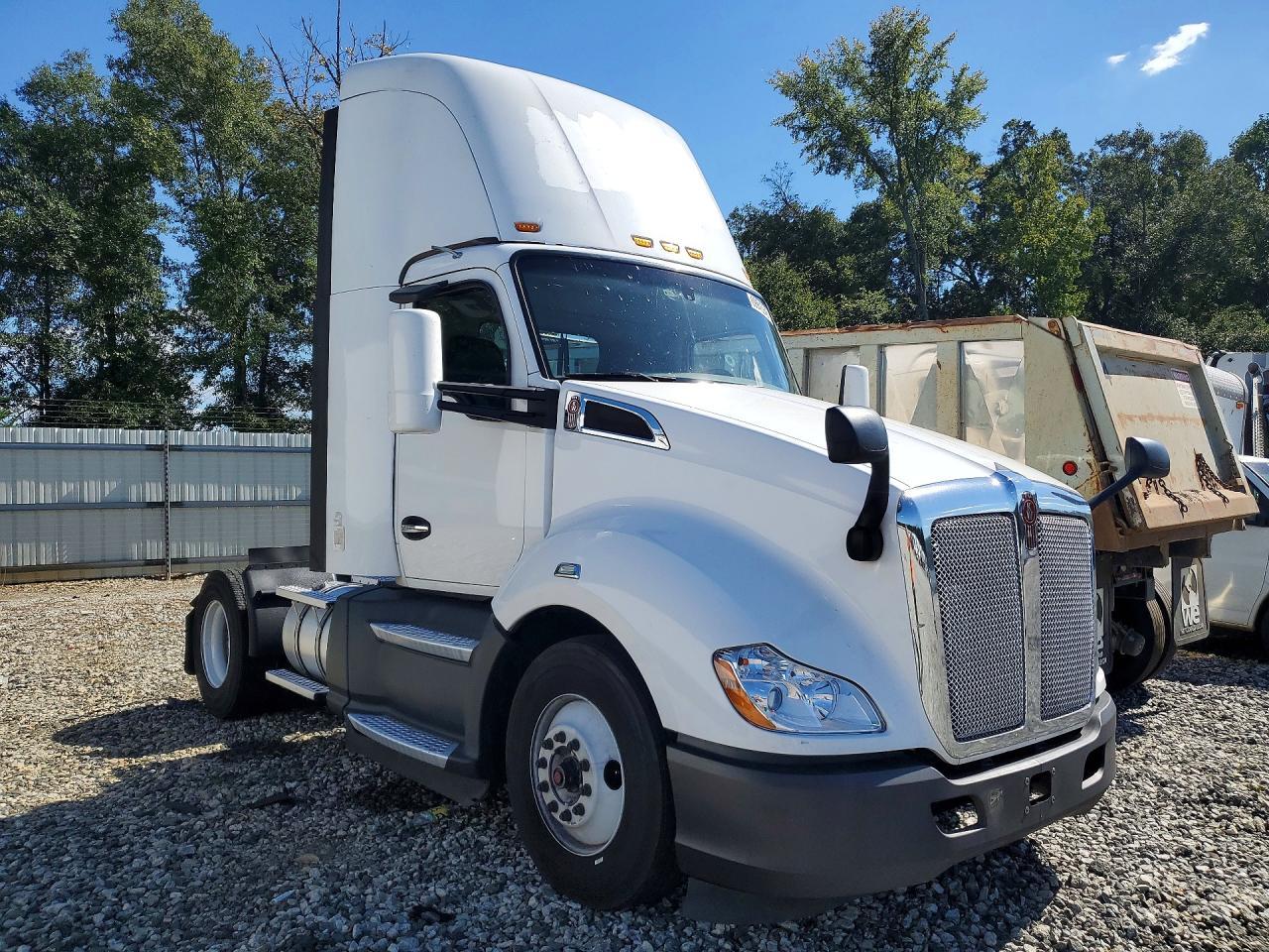2019 Kenworth T680 Semi Truck
