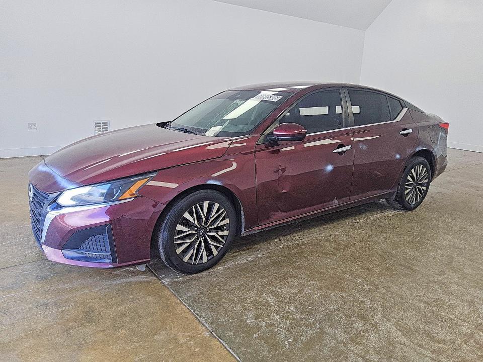 2023 Nissan Altima SV