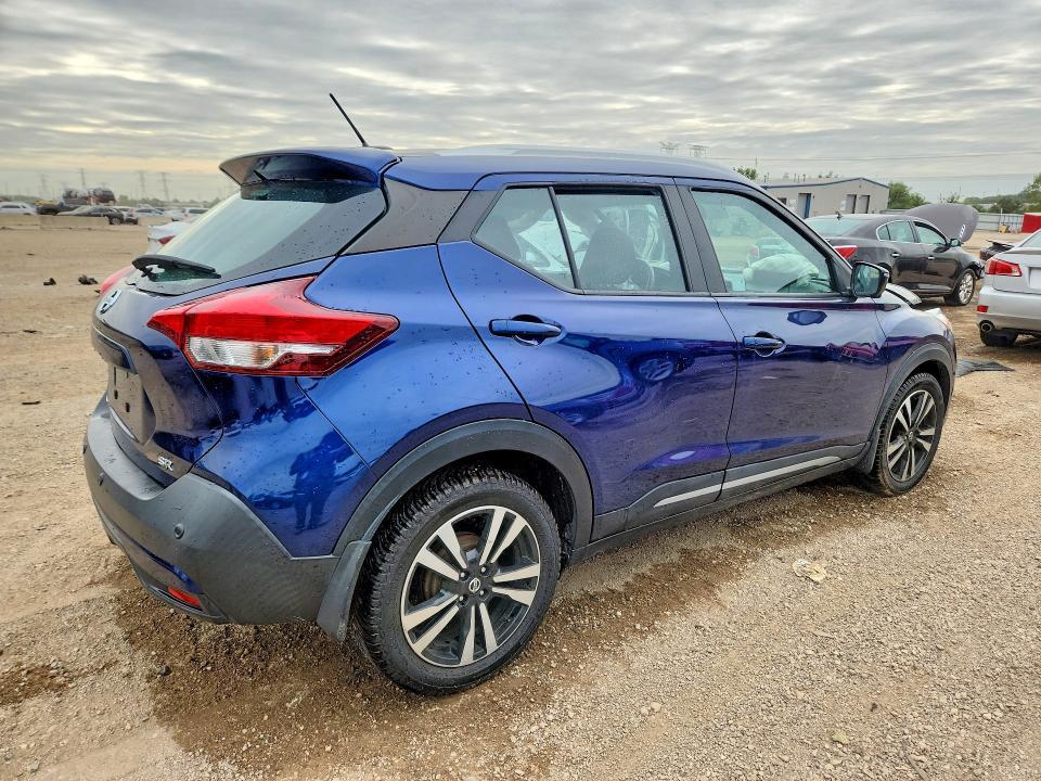 2020 Nissan Kicks SR
