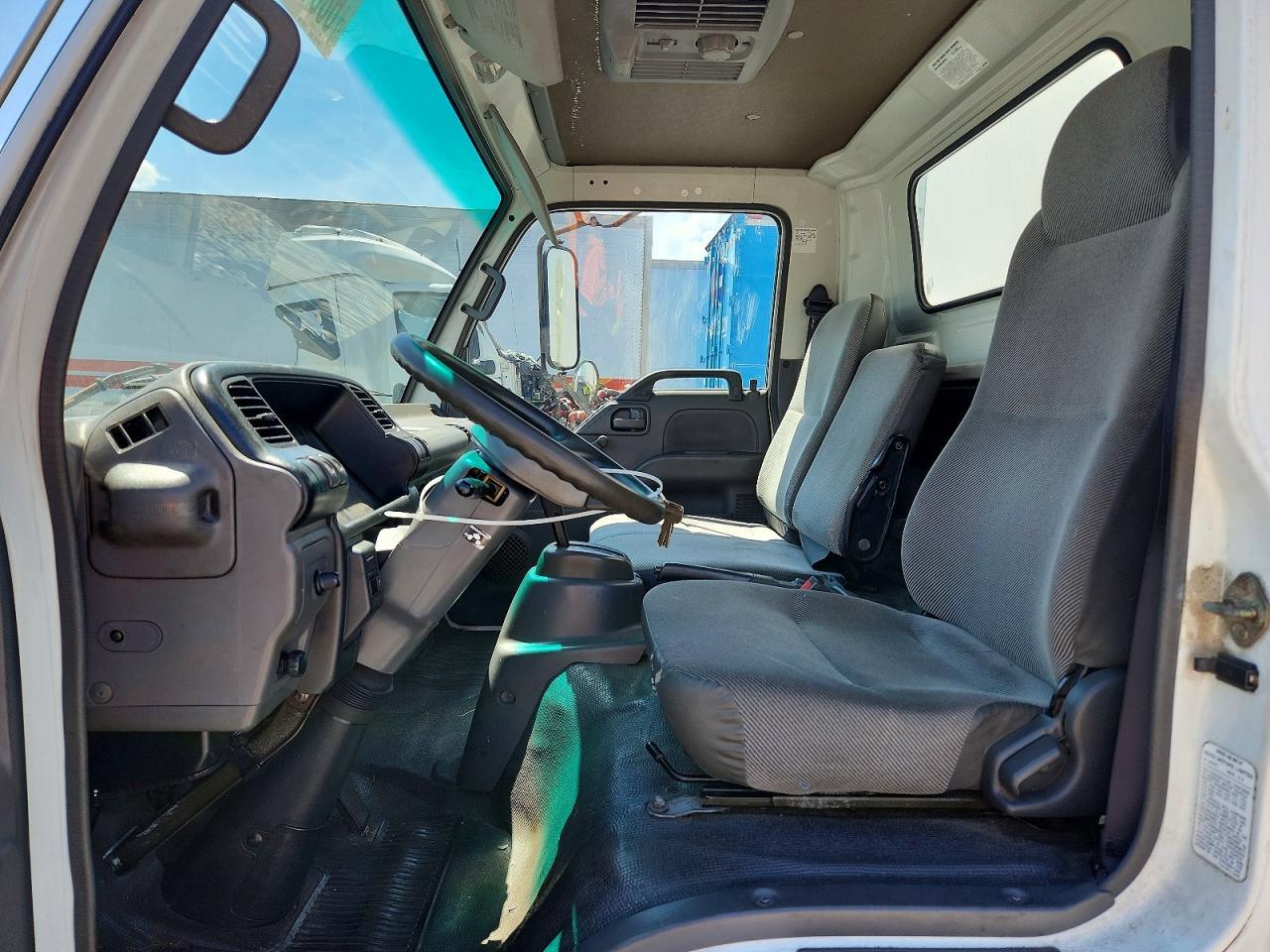 2004 Isuzu NPR BOX Truck