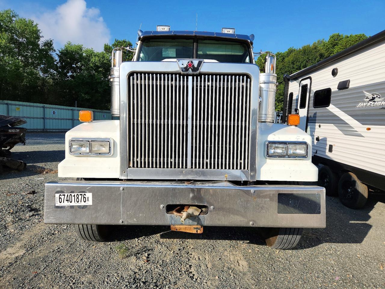 2015 Western Star 2015 Western Star 4900 Semi Truck