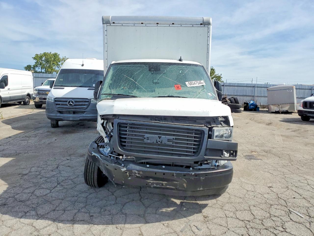 2025 GMC Savana Cutaway G3500