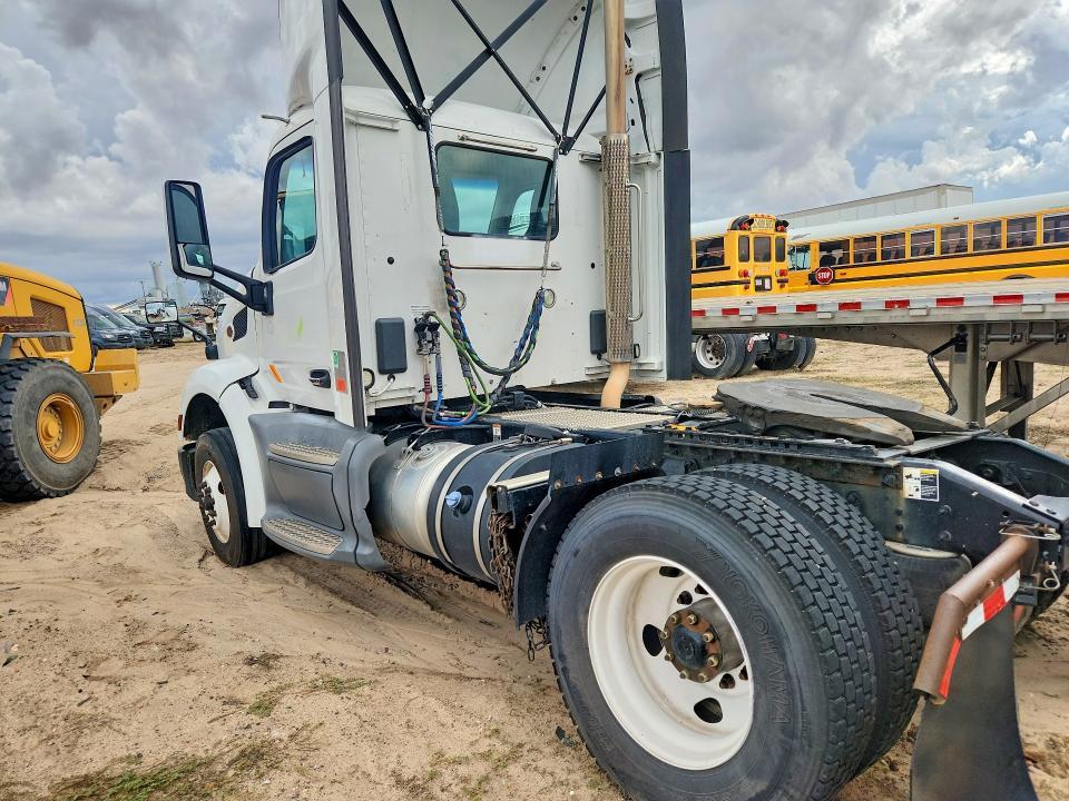 2019 Peterbilt 579 Semi Truck