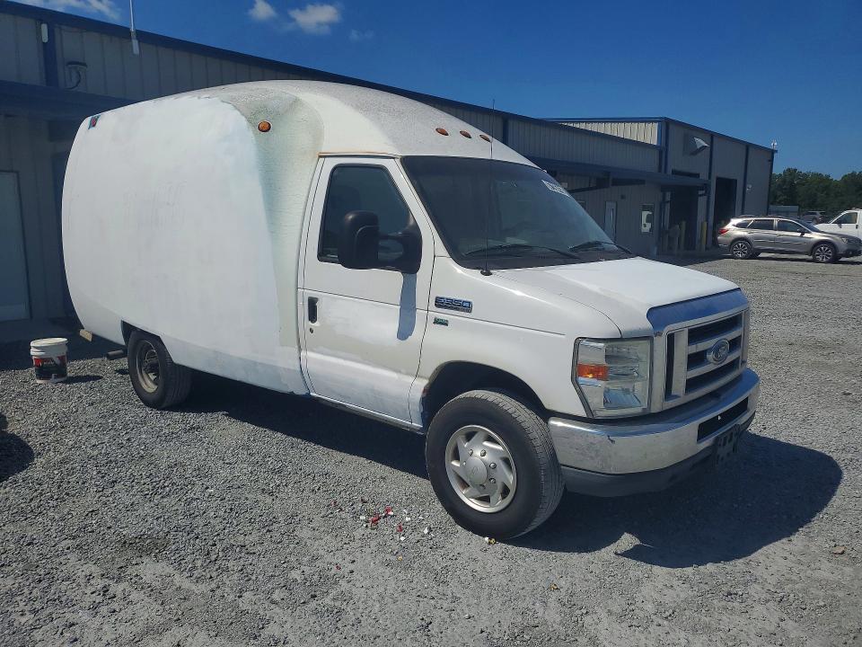 2013 Ford Econoline E350 Super Duty Cutaway Van