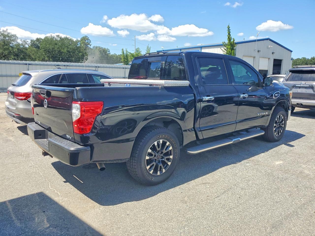 2017 Nissan Titan SV