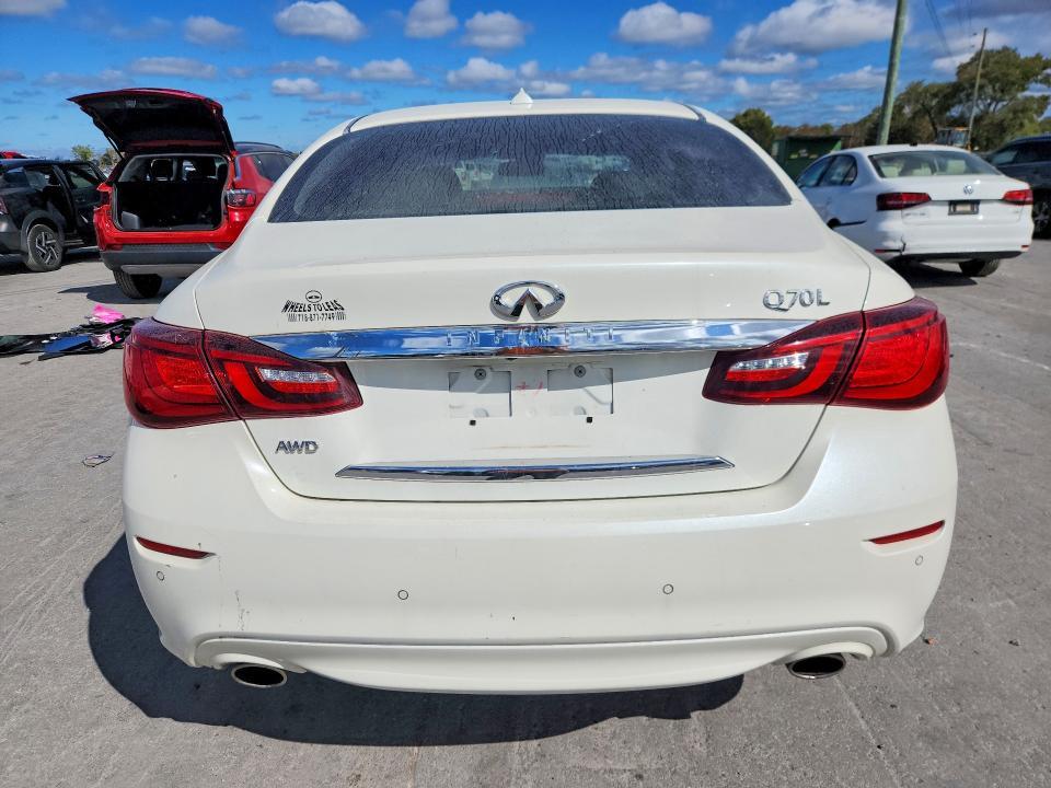 2017 Infiniti Q70 3.7
