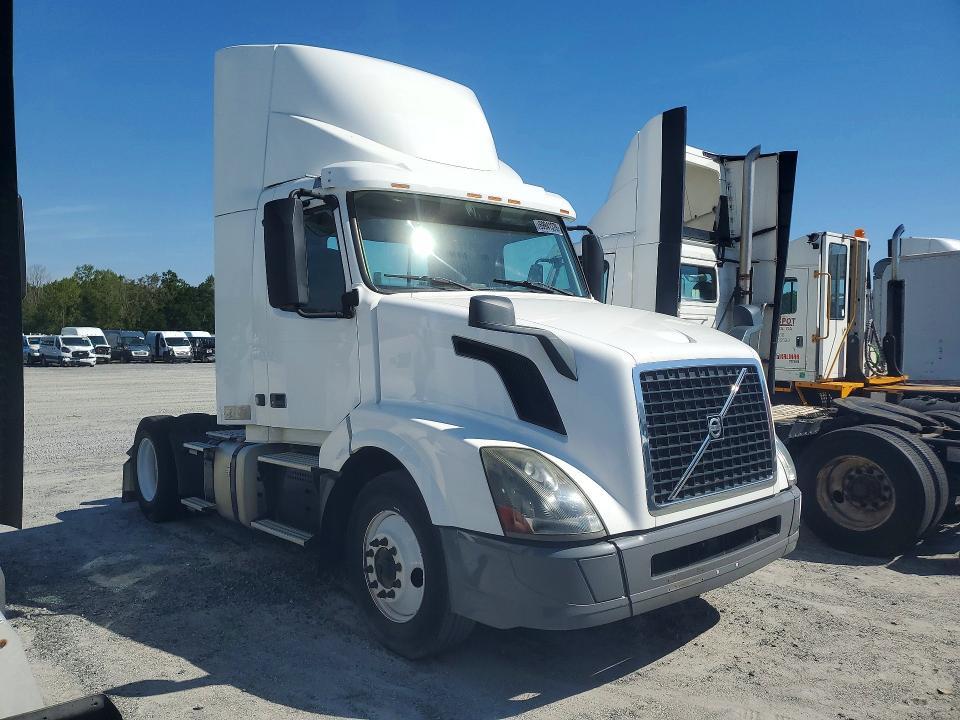 2018 Volvo VNL Semi Truck