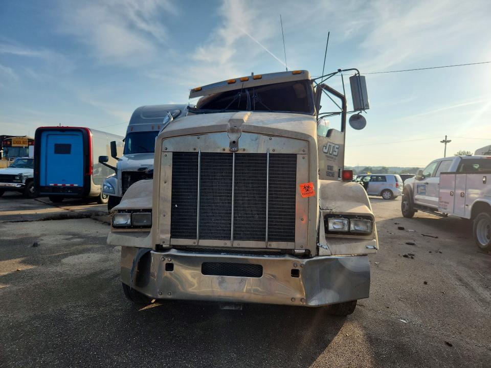 2000 Kenworth Construction T800