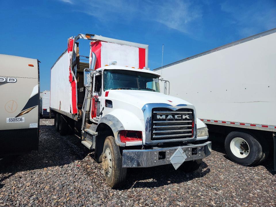 2018 Mack GU713 BOX Truck