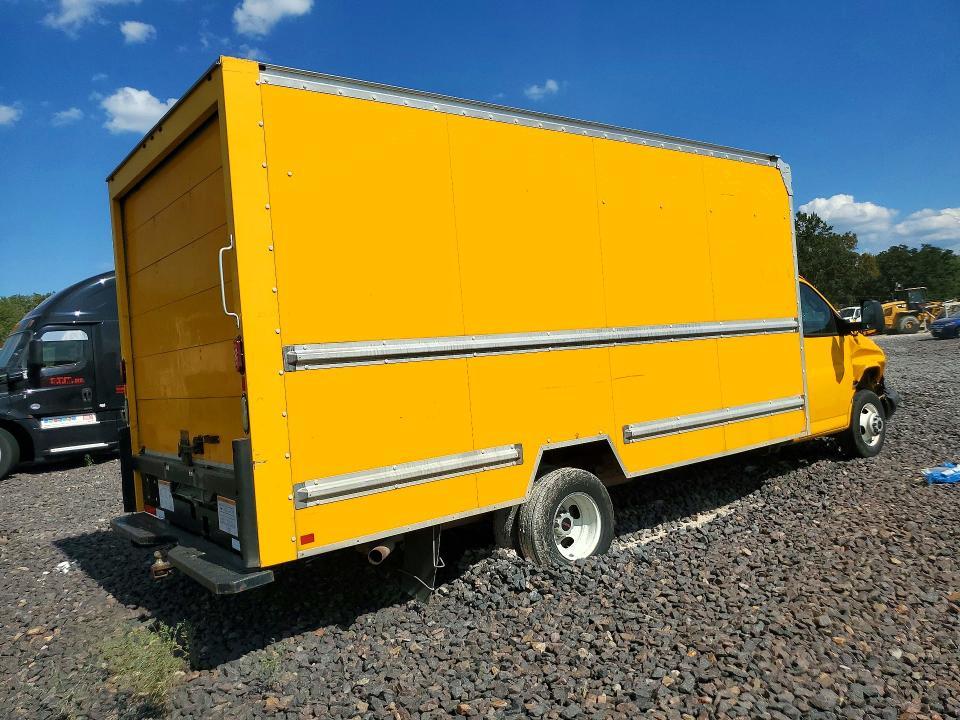 2016 GMC Savana BOX Truck
