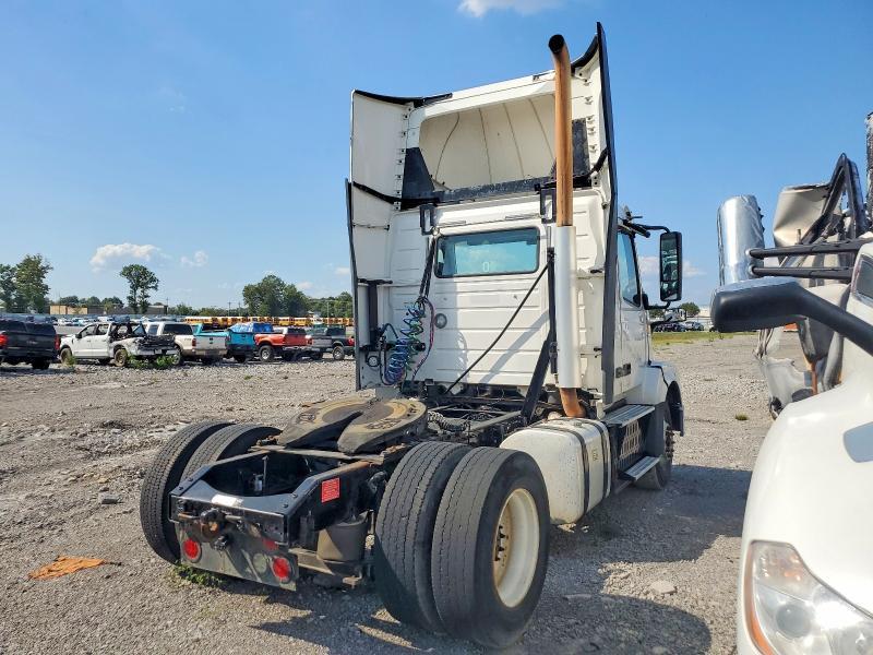 2016 Volvo VNL Semi Truck
