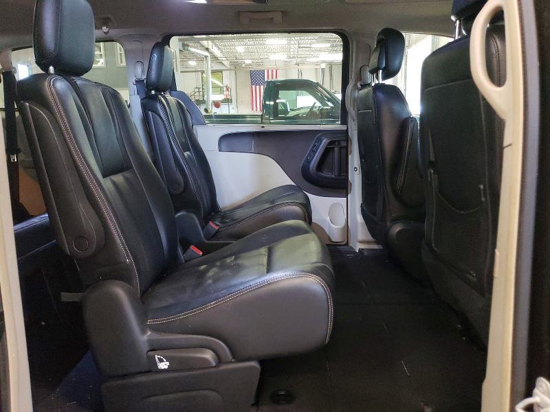2015 Chrysler Town & Country Touring L