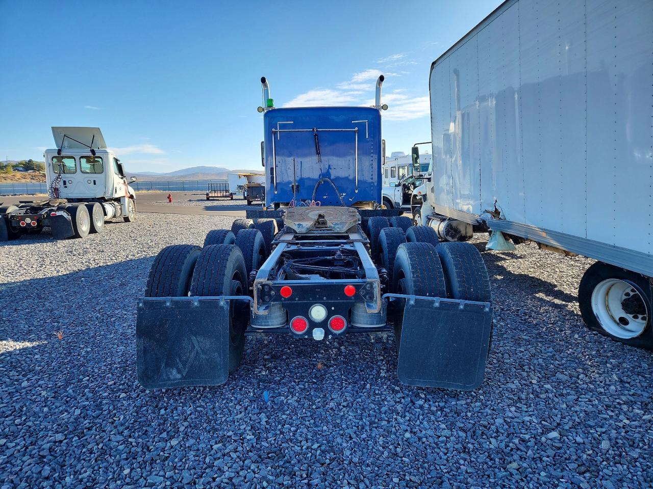 2007 Freightliner Columbia 120 Semi Truck