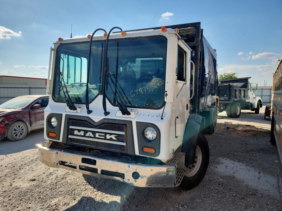 2013 Mack 600 MRU600