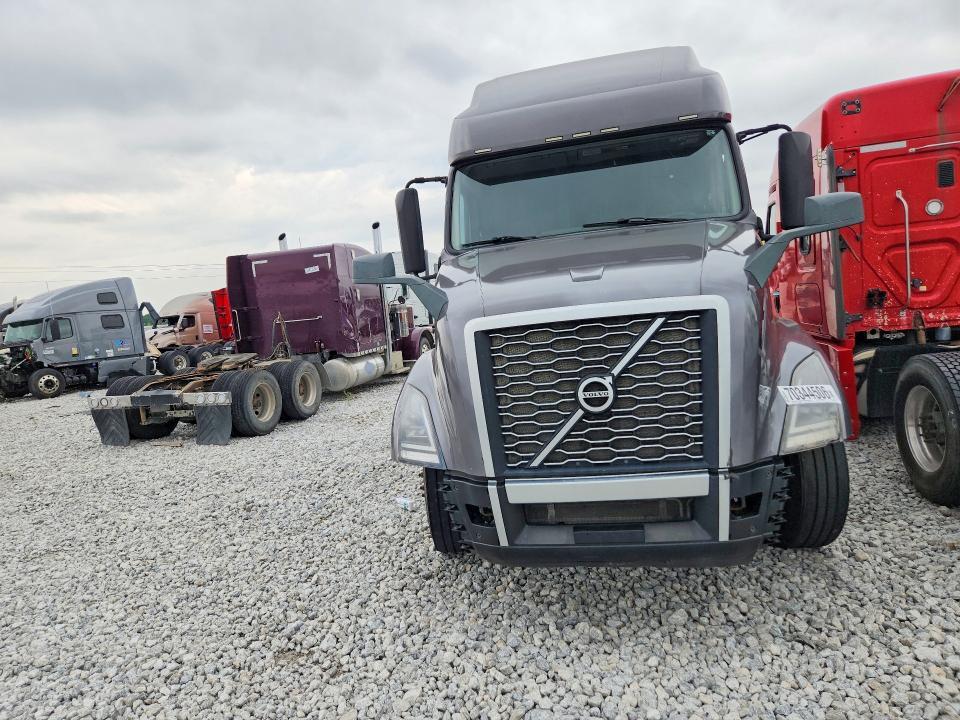 2020 Volvo VNL Semi Truck