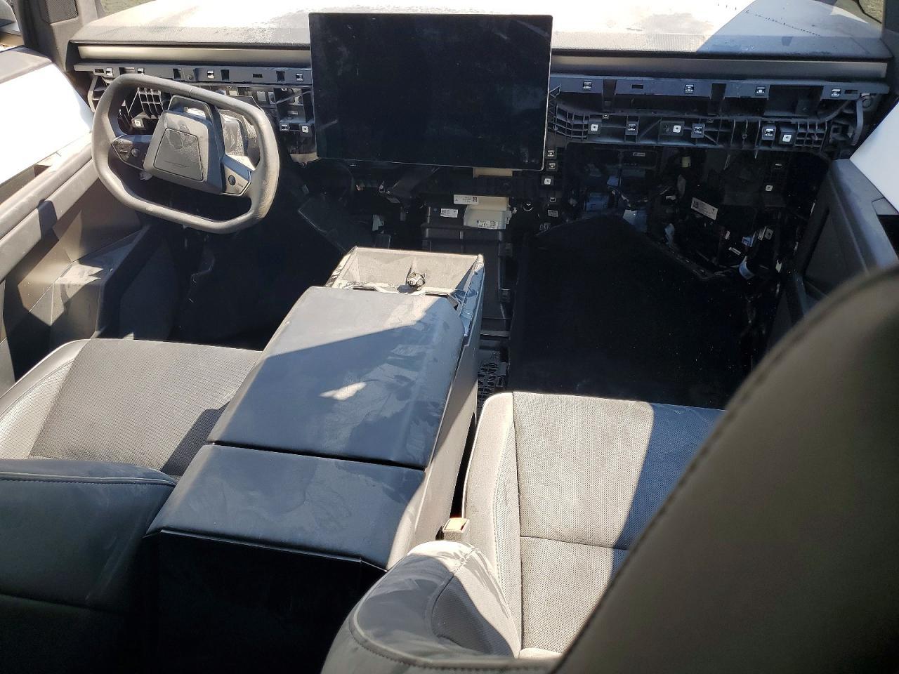 2025 Tesla Cybertruck