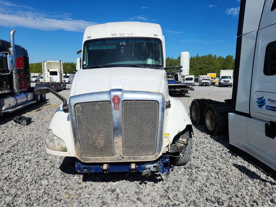 2017 Kenworth Construction T680