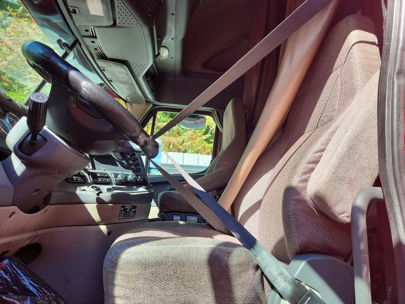 2016 Freightliner Cascadia 125 Semi Truck