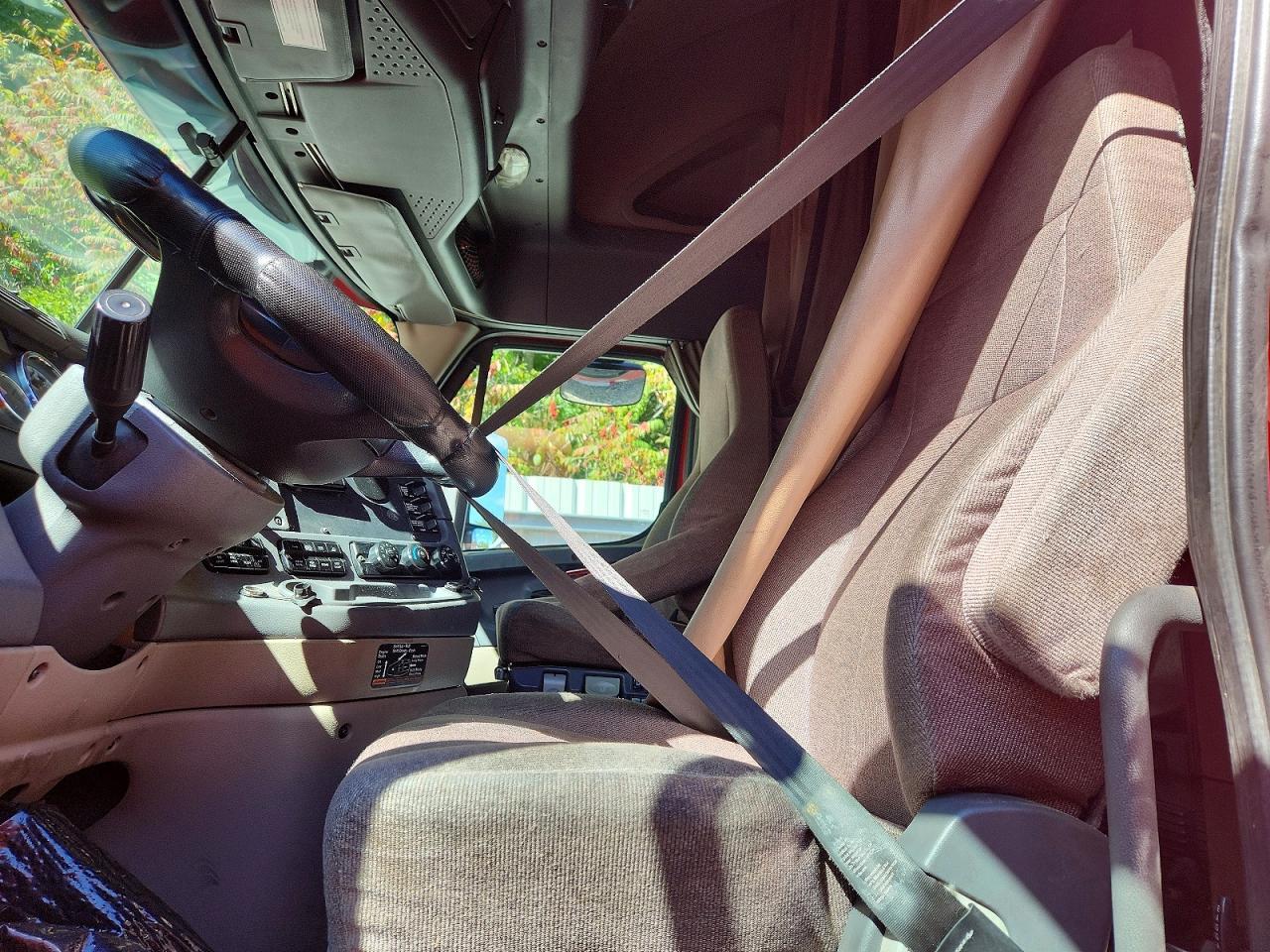 2016 Freightliner Cascadia 125 Semi Truck