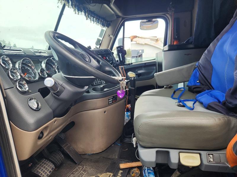 2014 Freightliner Cascadia Semi Truck