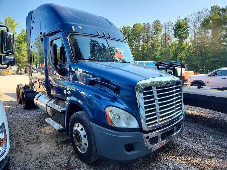 2013 Freightliner Cascadia Semi Truck