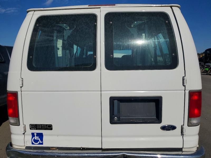 2001 Ford Econoline E350 Super Duty Wagon