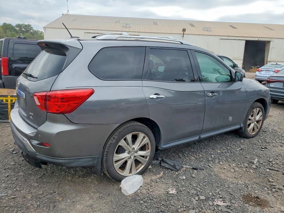 2018 Nissan Pathfinder SL
