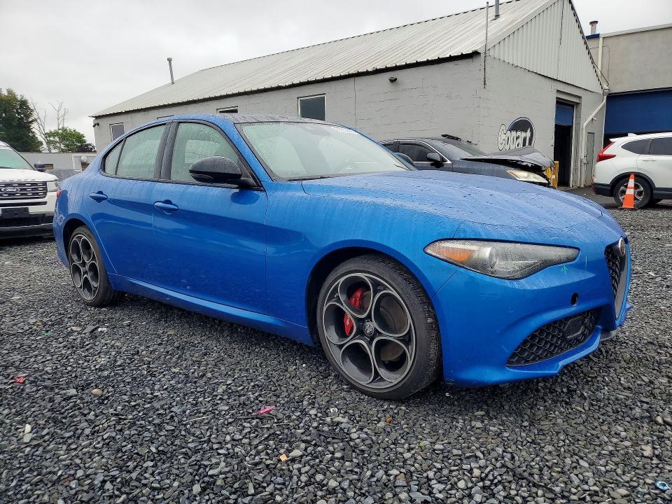2022 Alfa Romeo Giulia Super