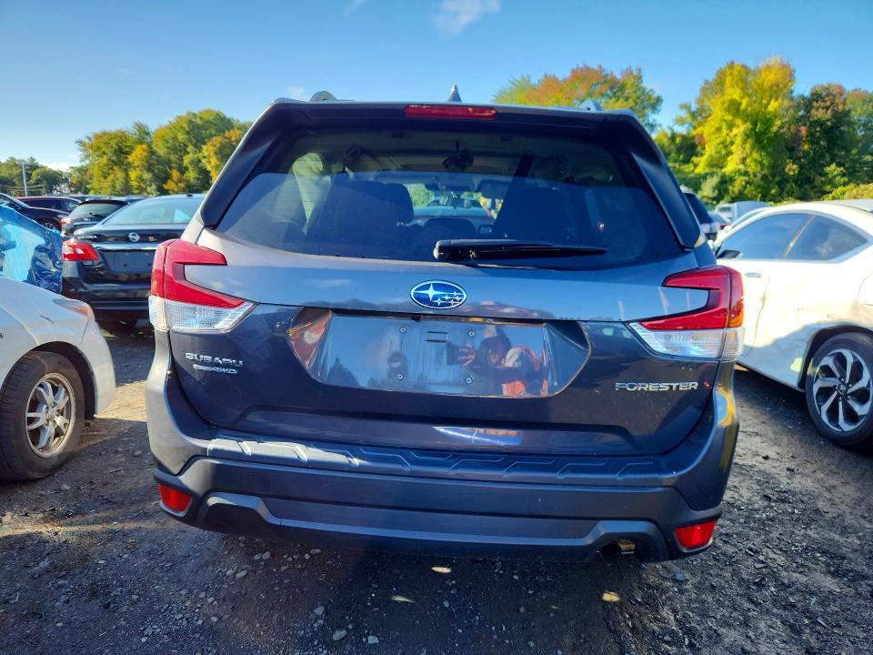 2022 Subaru Forester Premium