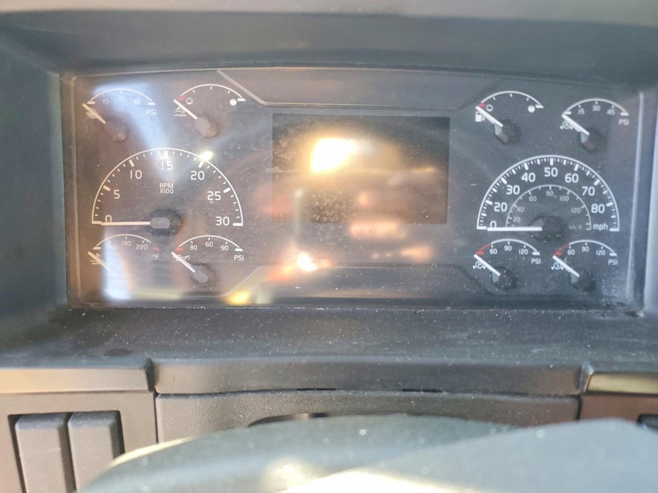 2022 Volvo VNL Semi Truck