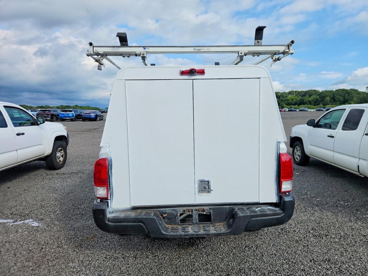 2016 Toyota Tacoma SR