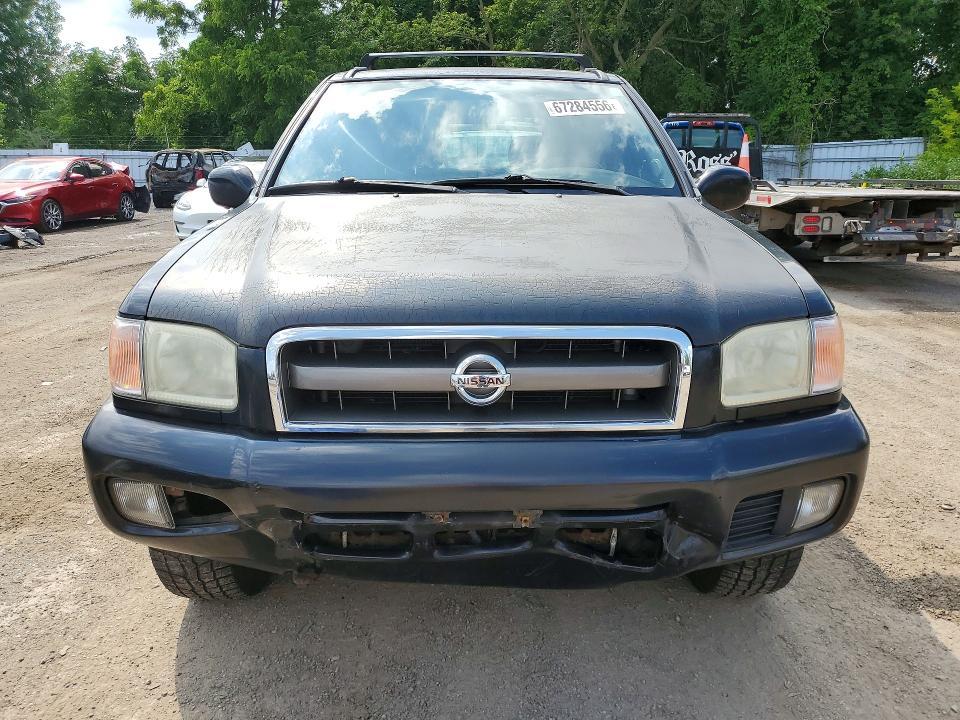 2004 Nissan Pathfinder LE