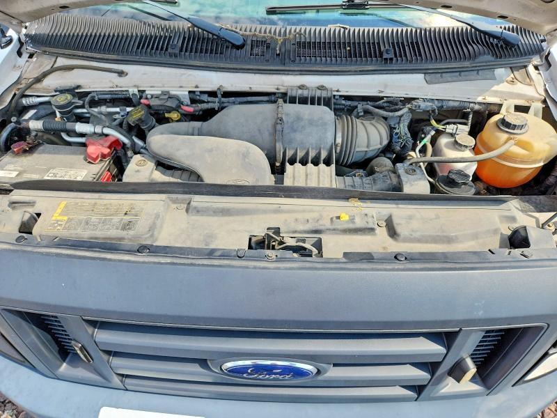 2013 Ford Econoline E350 Super Duty Cutaway Van