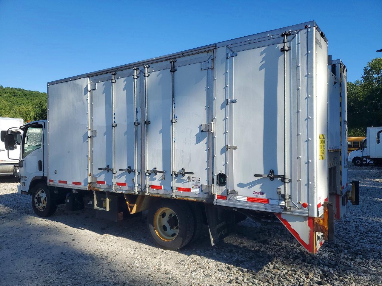 2019 Isuzu NRR BOX Truck