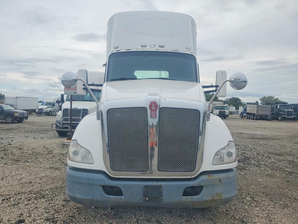 2015 Kenworth T680 Semi Truck