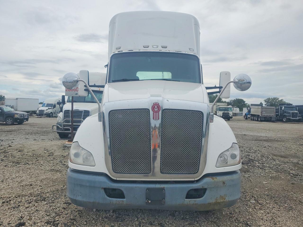 2015 Kenworth T680 Semi Truck