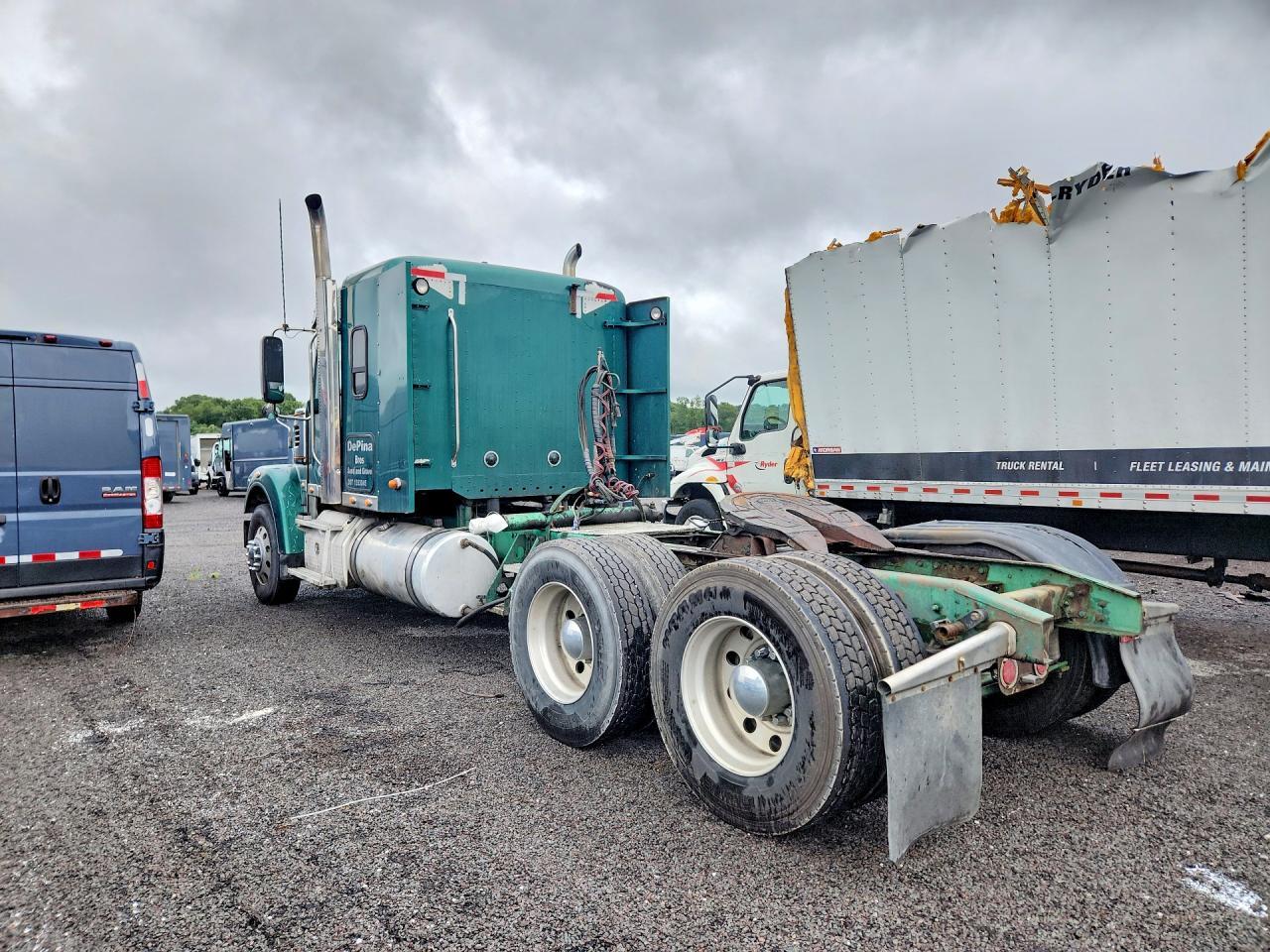 2013 Freightliner Coronado Semi Truck